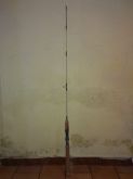 100900 = vara de pesca para molinete 1,50mt vibra cabo de madeira