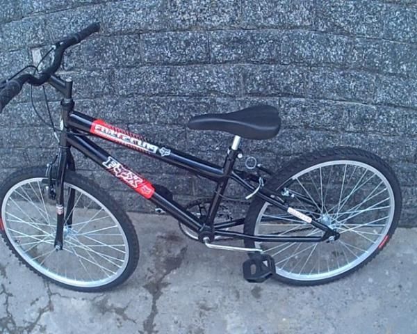 Bicicleta preta aro 24